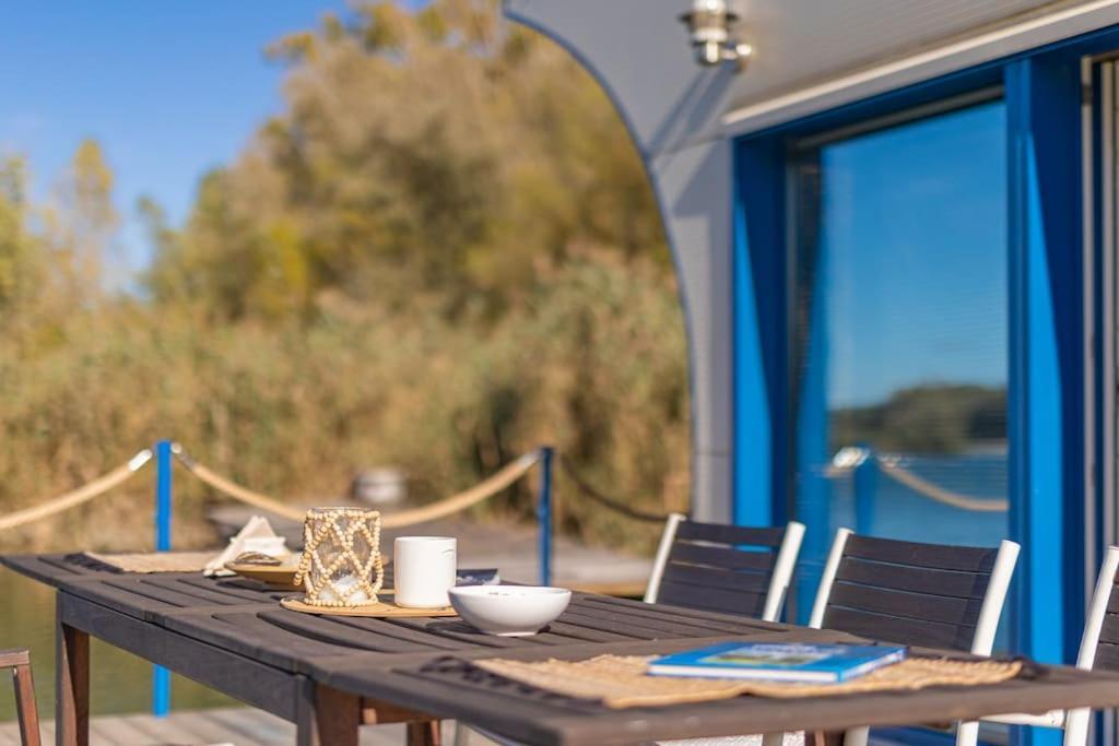 Prázdninový dům Ocarujuci Houseboat Na Dunaji *