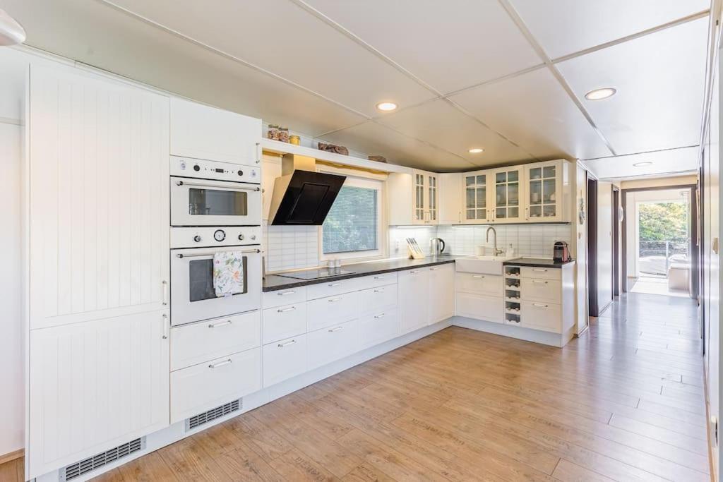 Prázdninový dům Ocarujuci Houseboat Na Dunaji *