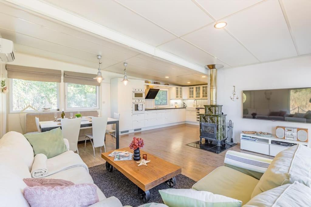 Prázdninový dům Ocarujuci Houseboat Na Dunaji