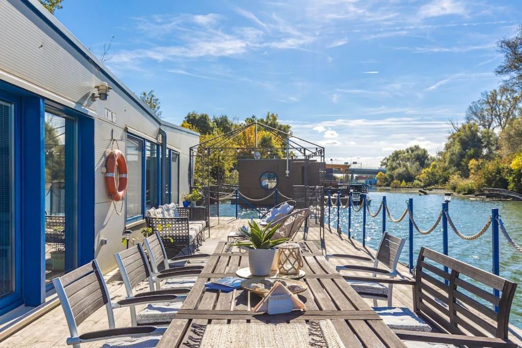 Ferienhaus Ocarujuci Houseboat Na Dunaji Pressburg